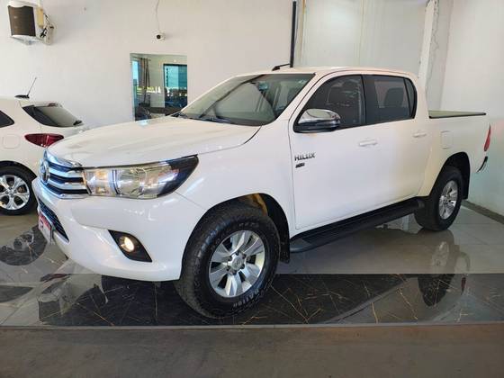 TOYOTA HILUX 2.7 SR 4X2 CD 16V FLEX 4P AUTOMÁTICO TOYOTA HILUX 2.7 SR 4X2 CD 16V FLEX 4P AUTOMÁTICO